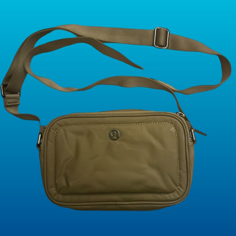 2L Lululemon crossbody camera bag